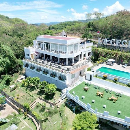 La Cecile Hotel&Cafe Komodo Labuan Bajo Eksteriør billede
