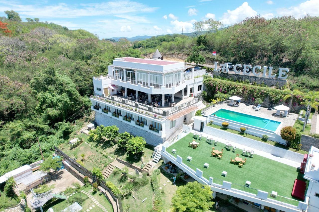 La Cecile Hotel&Cafe Komodo Labuan Bajo Eksteriør billede
