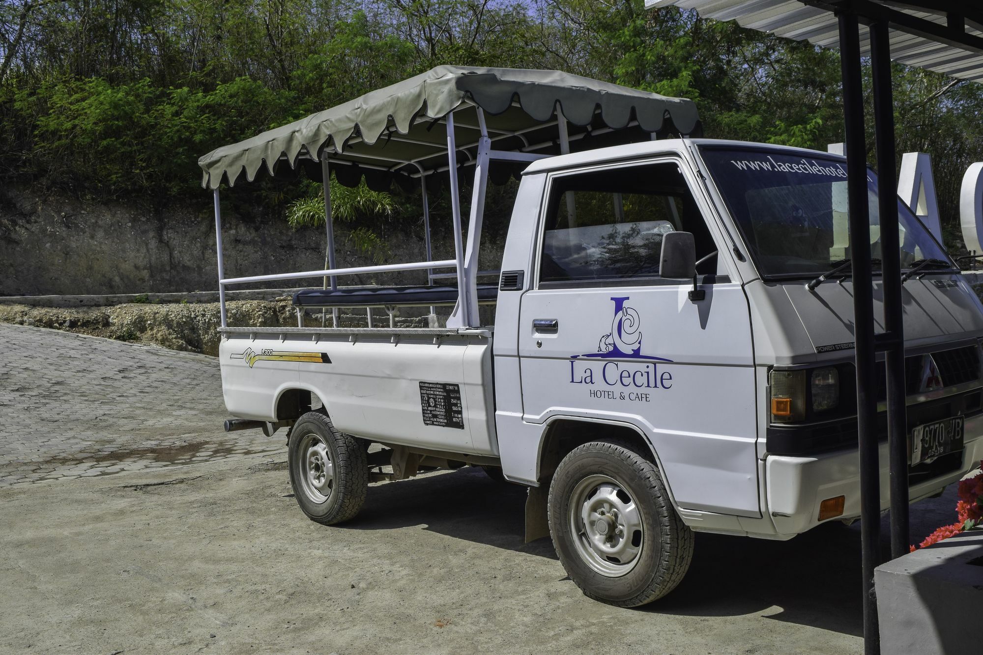 La Cecile Hotel&Cafe Komodo Labuan Bajo Eksteriør billede